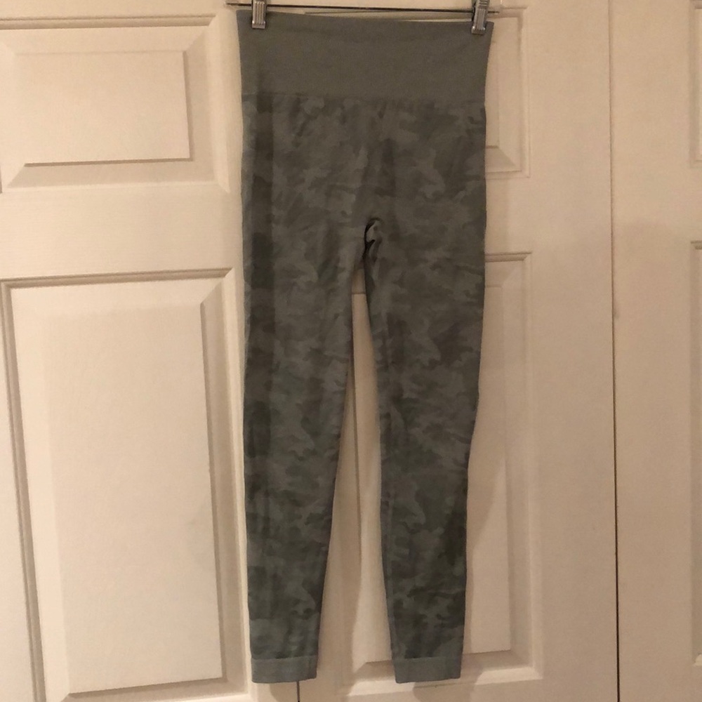 Light camo leggings